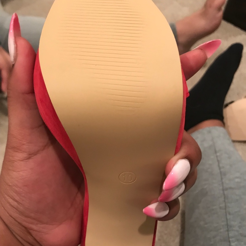 RED SUEDE PLATFORM HEELS - Picture 4 of 7